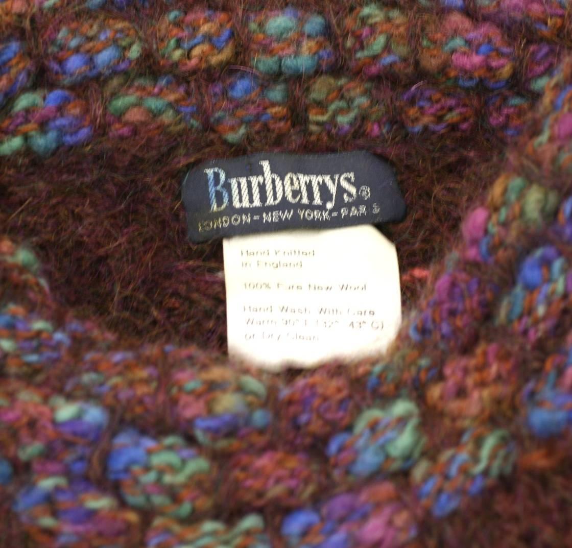 Burberry Berry tricoté à la main en maille de popcorn couleur framboise en vente 1