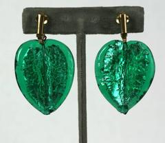 Orecchini pendenti con foglie di smeraldo di Murano