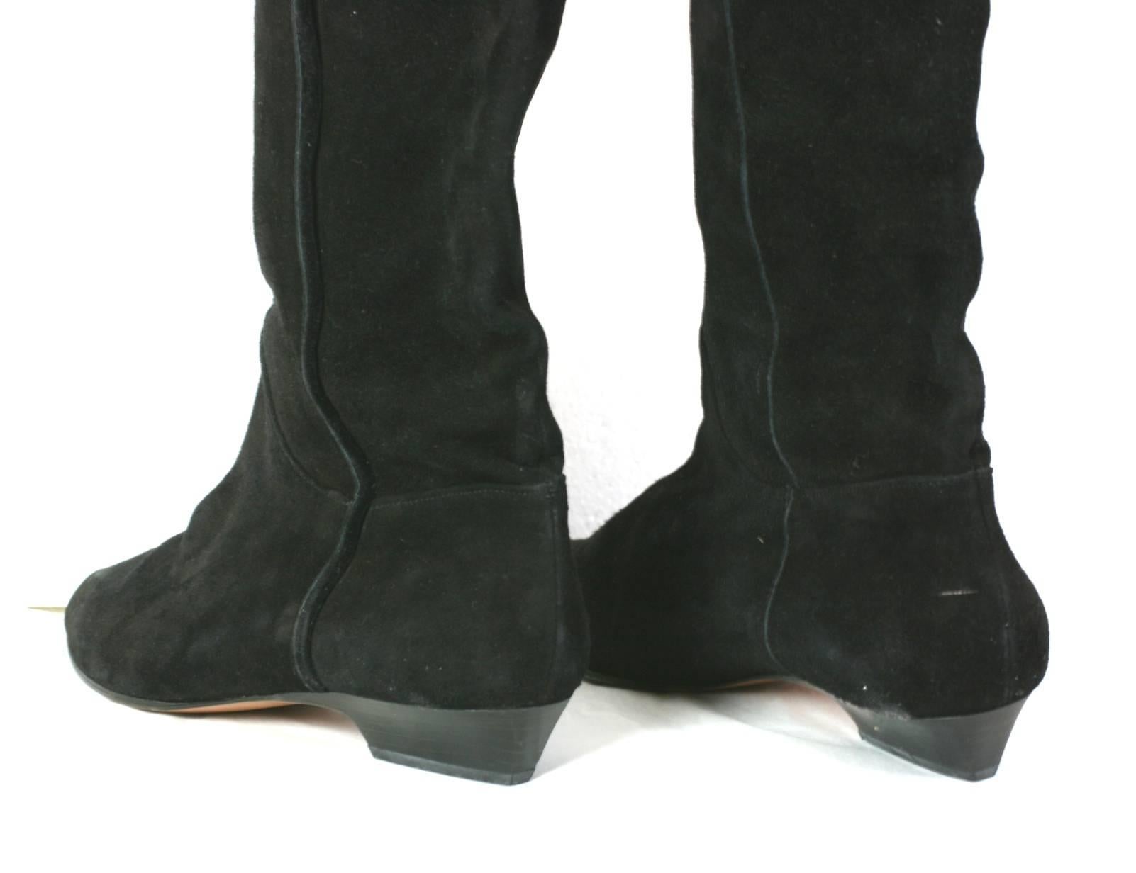 Stivali alti in pelle scamosciata nera Yves Saint Laurent in vendita 1
