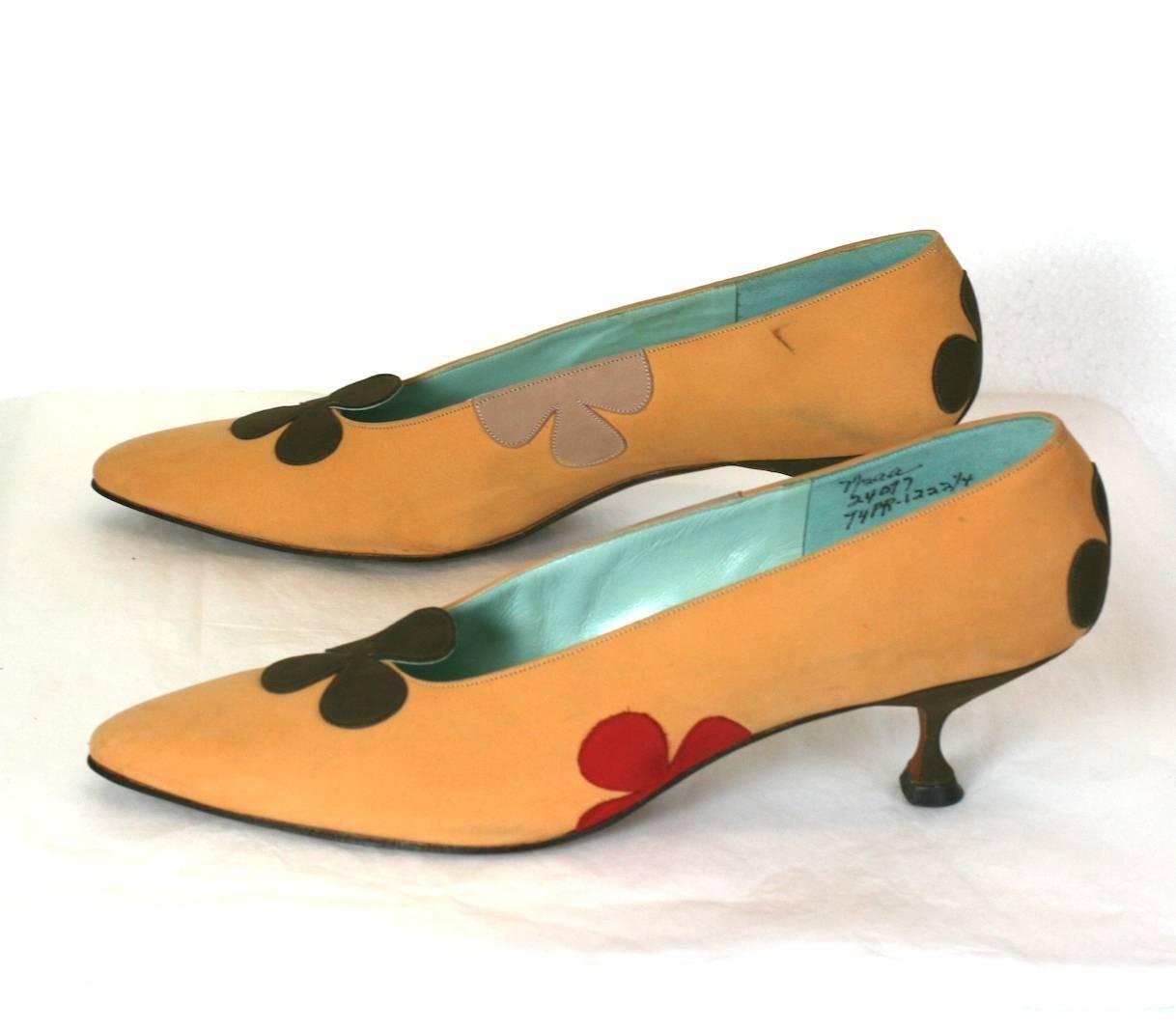 Charming floral kitten heel pumps with graphic appliques. Pale peach suede is applied with quatrefoil florals in brown, oxblood and pale buff. 1960's USA. 
Vintage Size 7.5 2AA, Very narrow, Length on sole 10.25". Widest are on sole 2.75".