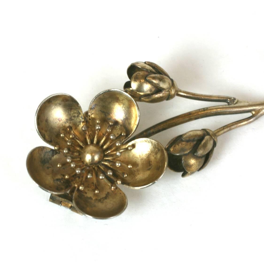 Victorian Japonesque Crysanthemum Brooch In Excellent Condition In New York, NY