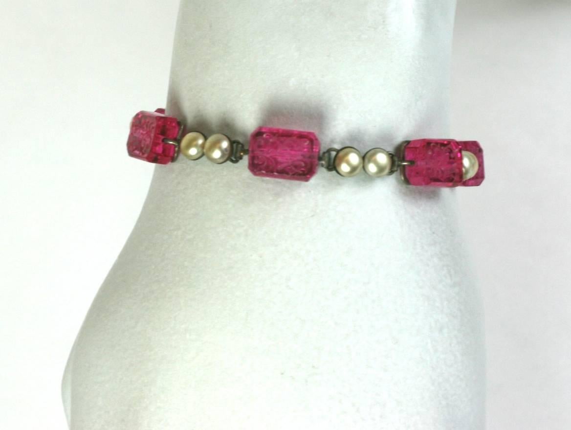 French Art Deco Ruby Pate de Verre Link Bracelet In Good Condition For Sale In New York, NY