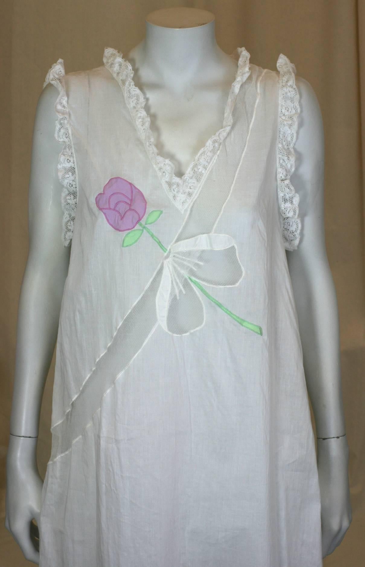 Robe de lingerie en tulle avec roses incrustées Pour femmes en vente