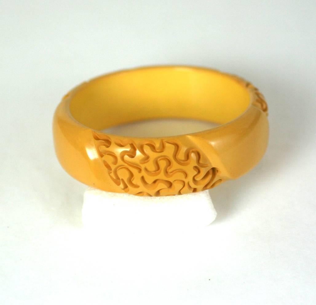 Carved butterscotch Bakelite bangle. Deeply carved in three sections in an unusual brain reef coral motif.
Excellent Condition. 1930's USA. 
H .75"
Diameter 3"
Interior diameter 2.5". 