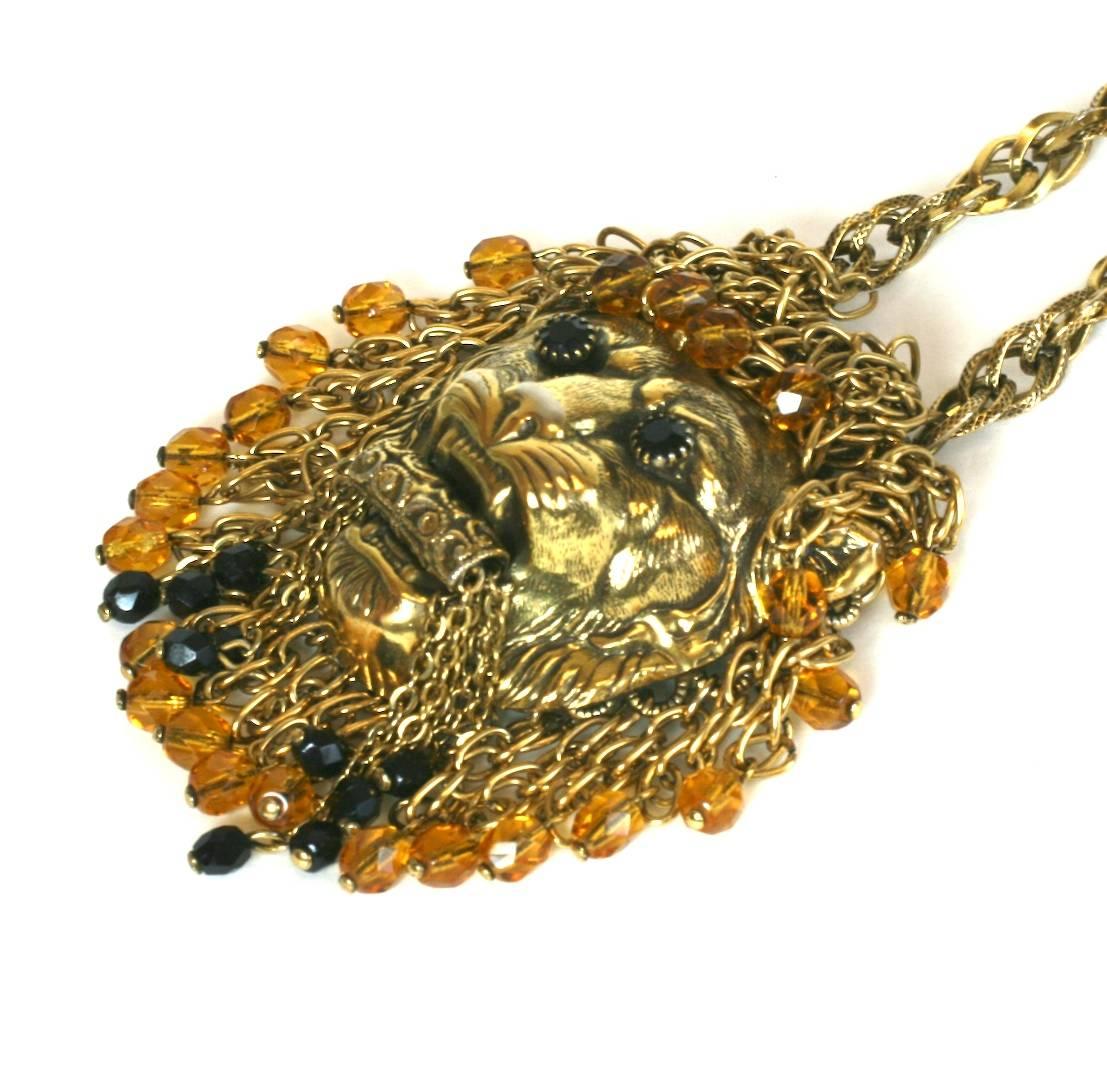Collier pendentif tête de lion orné de bijoux Excellent état - En vente à New York, NY