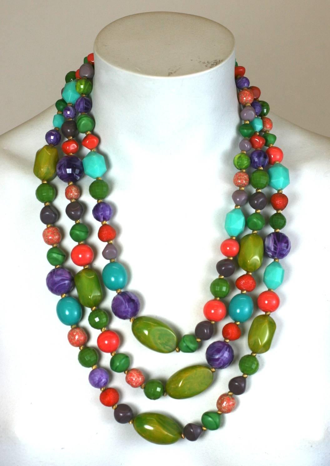 Hattie Carnegie  Collier de perles en bakélite à rang Muiti Pour femmes en vente