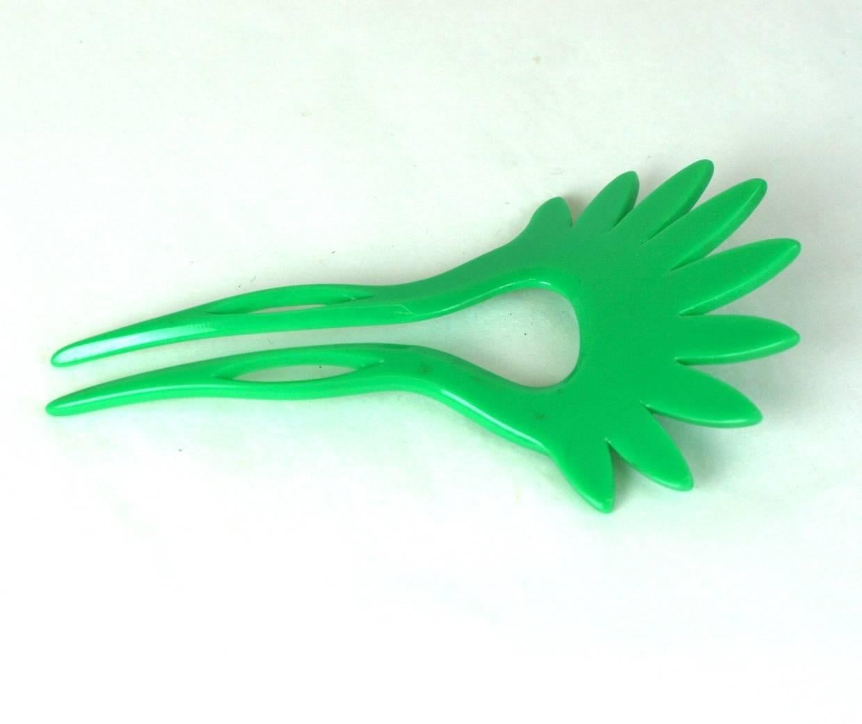 Yves Saint Laurent Galalith Chinese Collection vivid green hair comb. Designed by Roger Scemama for Yves Saint Laurent early 1970s.
Made in France. Signed.
Excellent Condition
Length 4.50