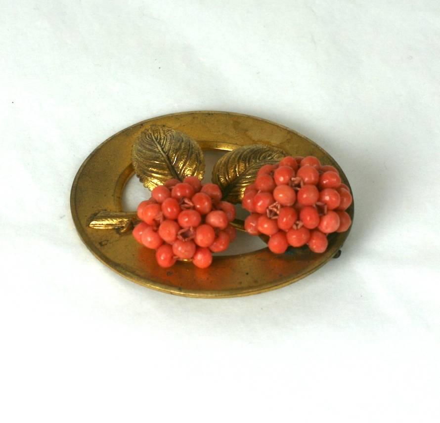 French  Art Deco Natural Coral  Clip Brooch In Excellent Condition For Sale In New York, NY