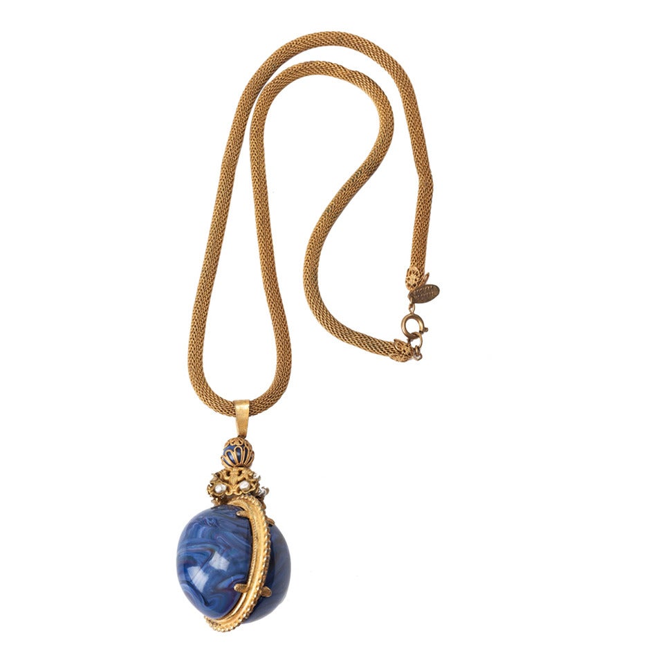 Collana con uovo imperiale di Miriam Haskell in vendita