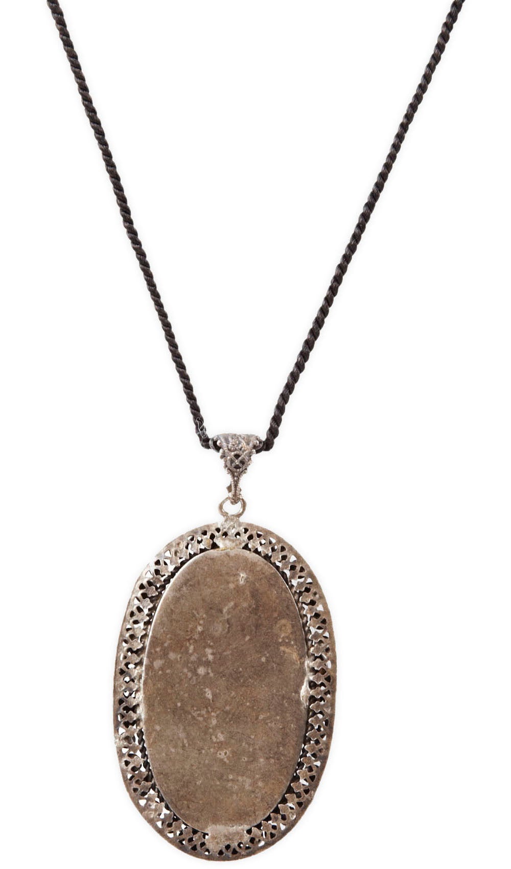 Sautoir francese Art Deco in giaietto, ematite e marcasite incastonato in argento dorato  filigrana, con cordone di seta ritorto originale.
L. ciondolo 2,50