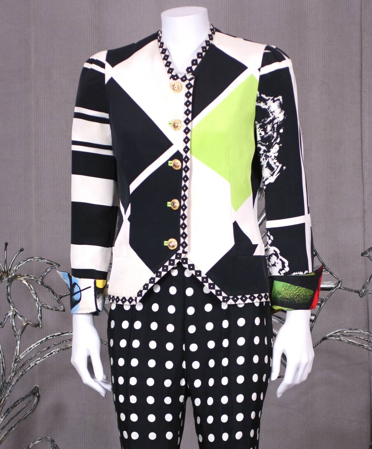 Versace Black and White Graphic Suit In Good Condition For Sale In New York, NY