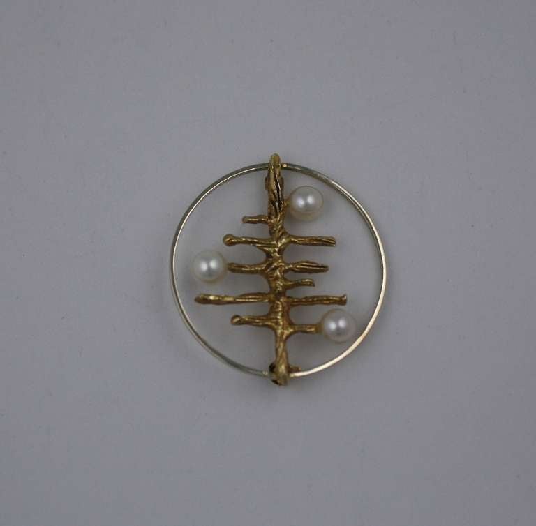 Perle Broche en or moderniste en vente