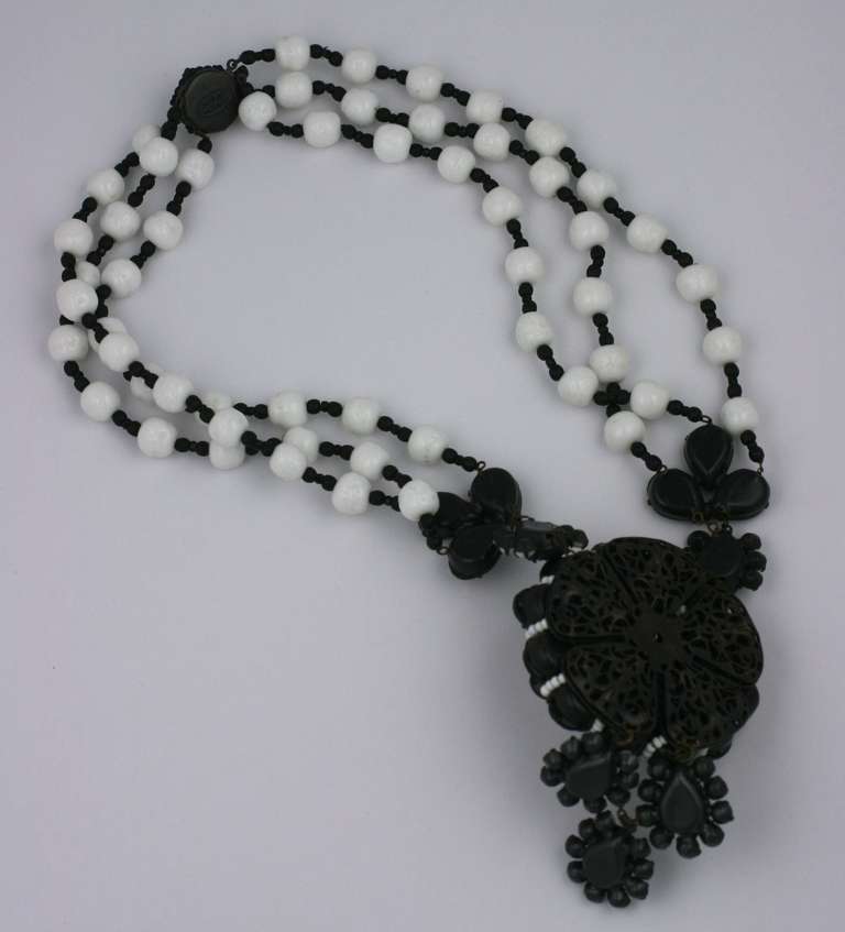 Miriam Haskell - Collana a fiori in bianco e nero di epoca georgiana In condizioni ottime in vendita a New York, NY