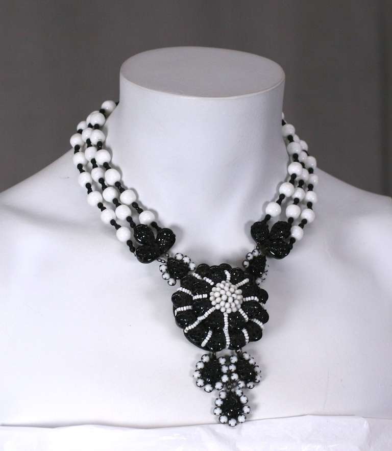 Miriam Haskell Black and White Georgian Revival Flower Necklace In Excellent Condition For Sale In New York, NY