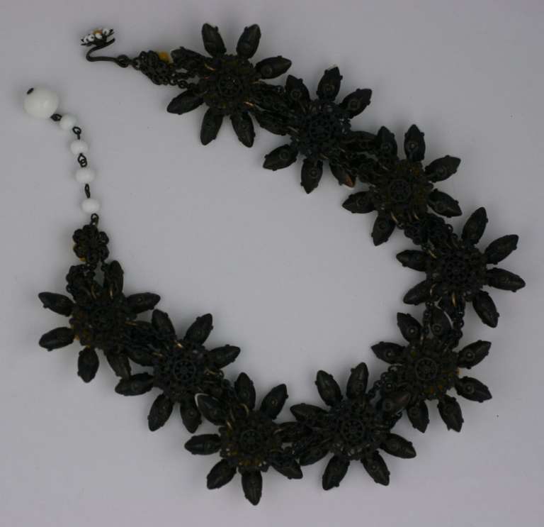 Miriam Haskell Marguerite Flower Necklace In Excellent Condition For Sale In New York, NY