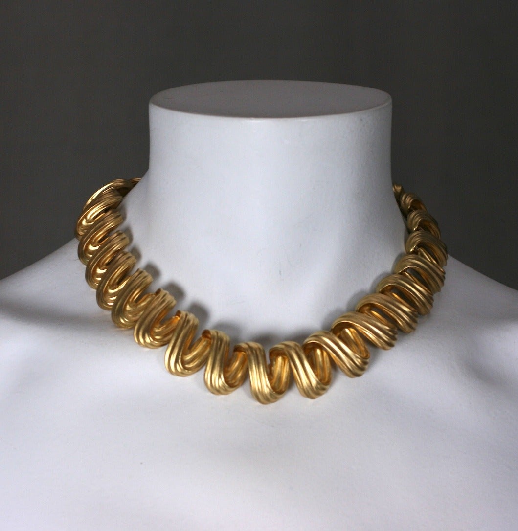 Gilt Ribbon Necklace In Excellent Condition In New York, NY