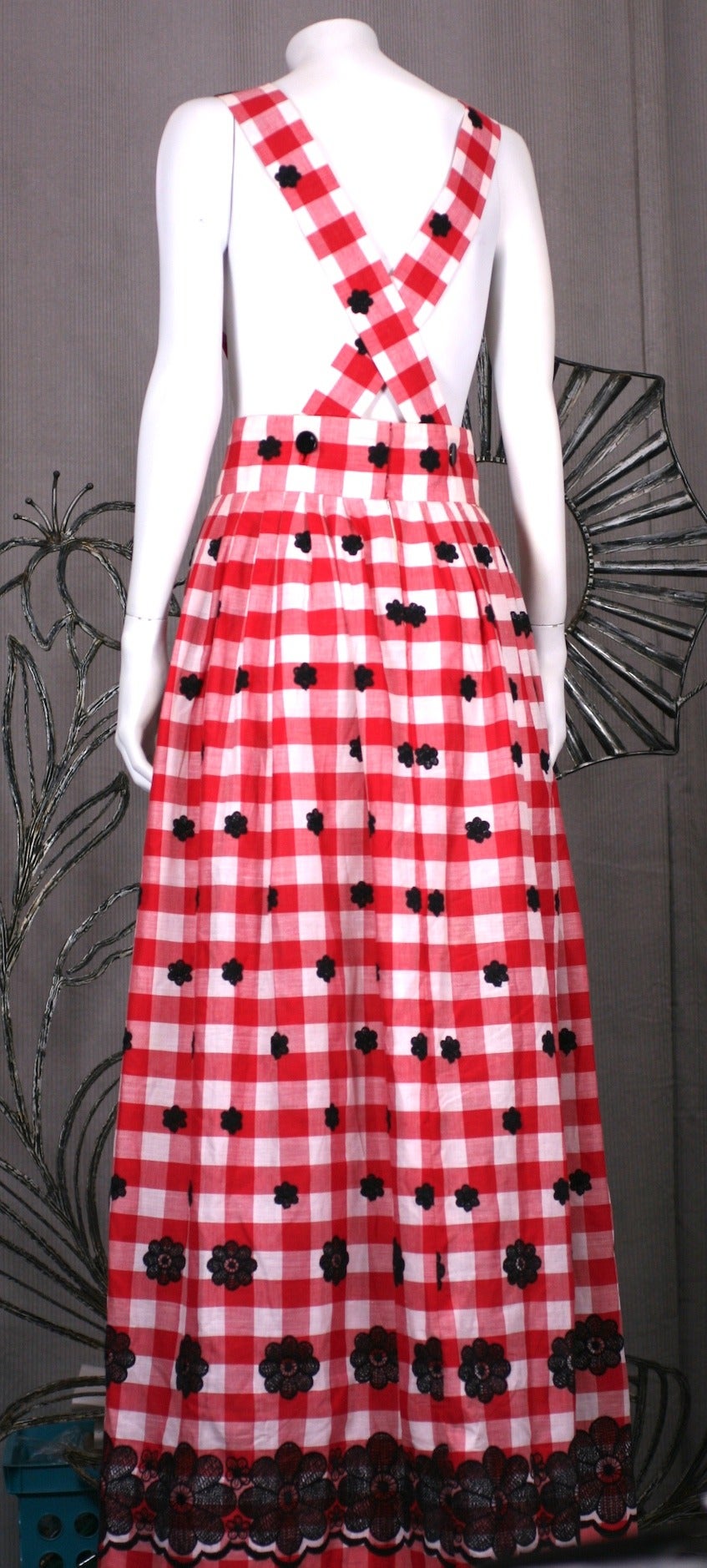 Rose Gingham Pinafore Hostess Maxi en vente