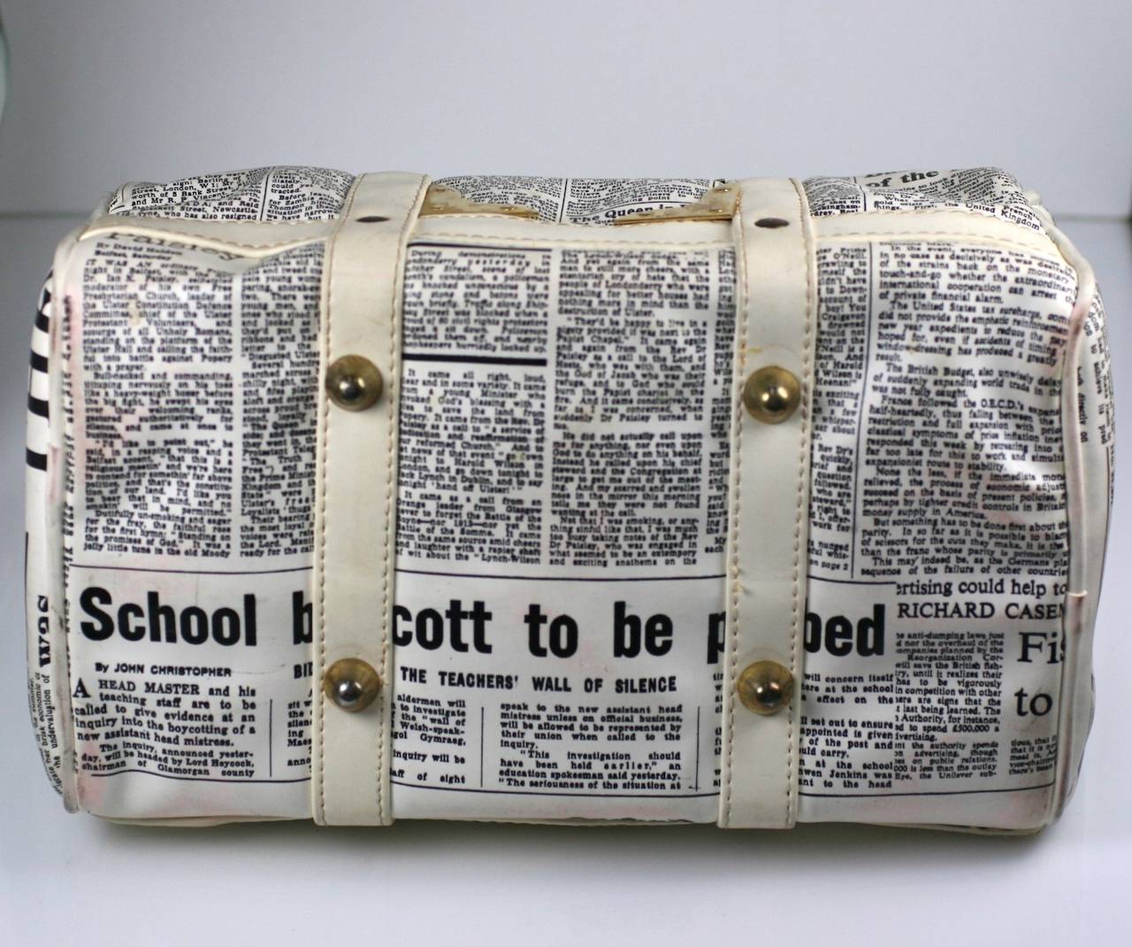 Mod English Newsprint Satchel In Good Condition For Sale In New York, NY