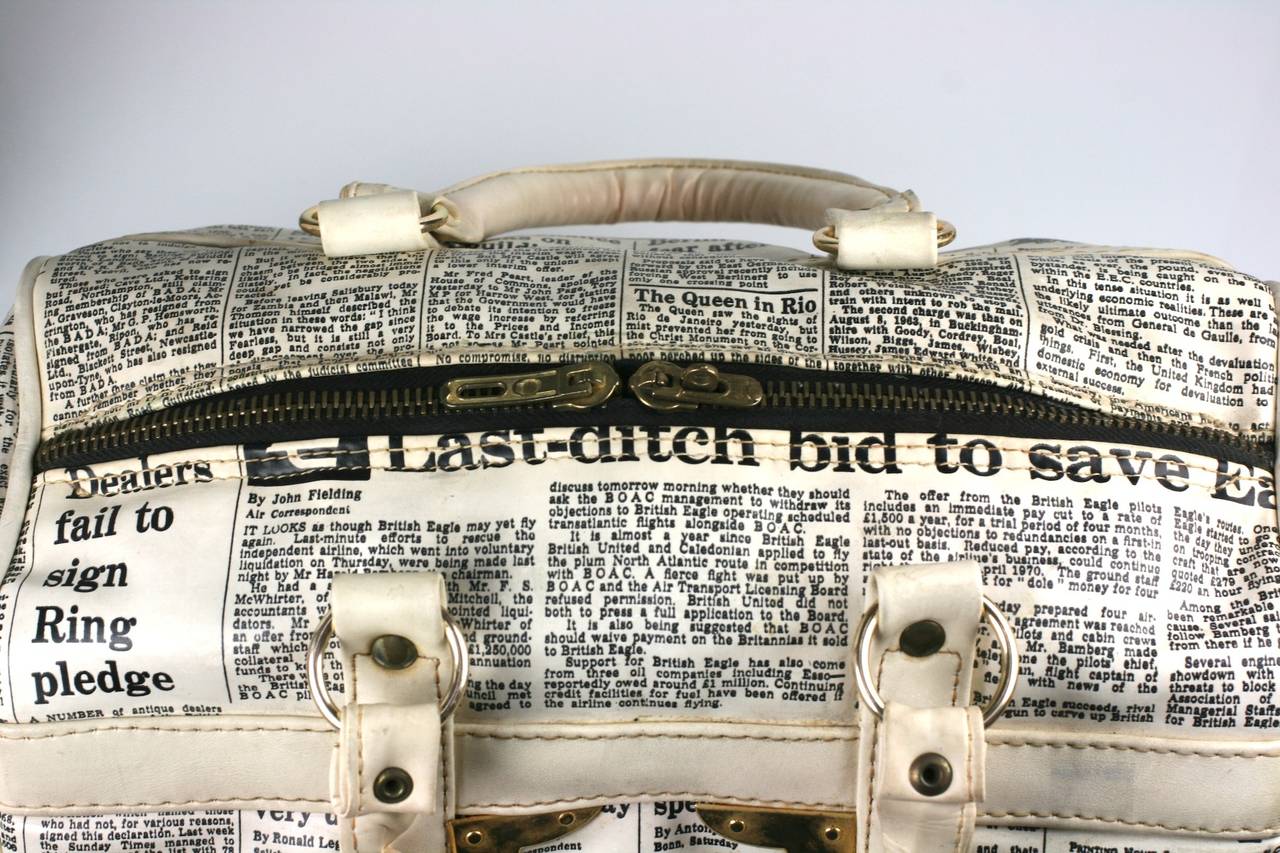 Englische Newsprint-Tasche mit Mod (Beige) im Angebot
