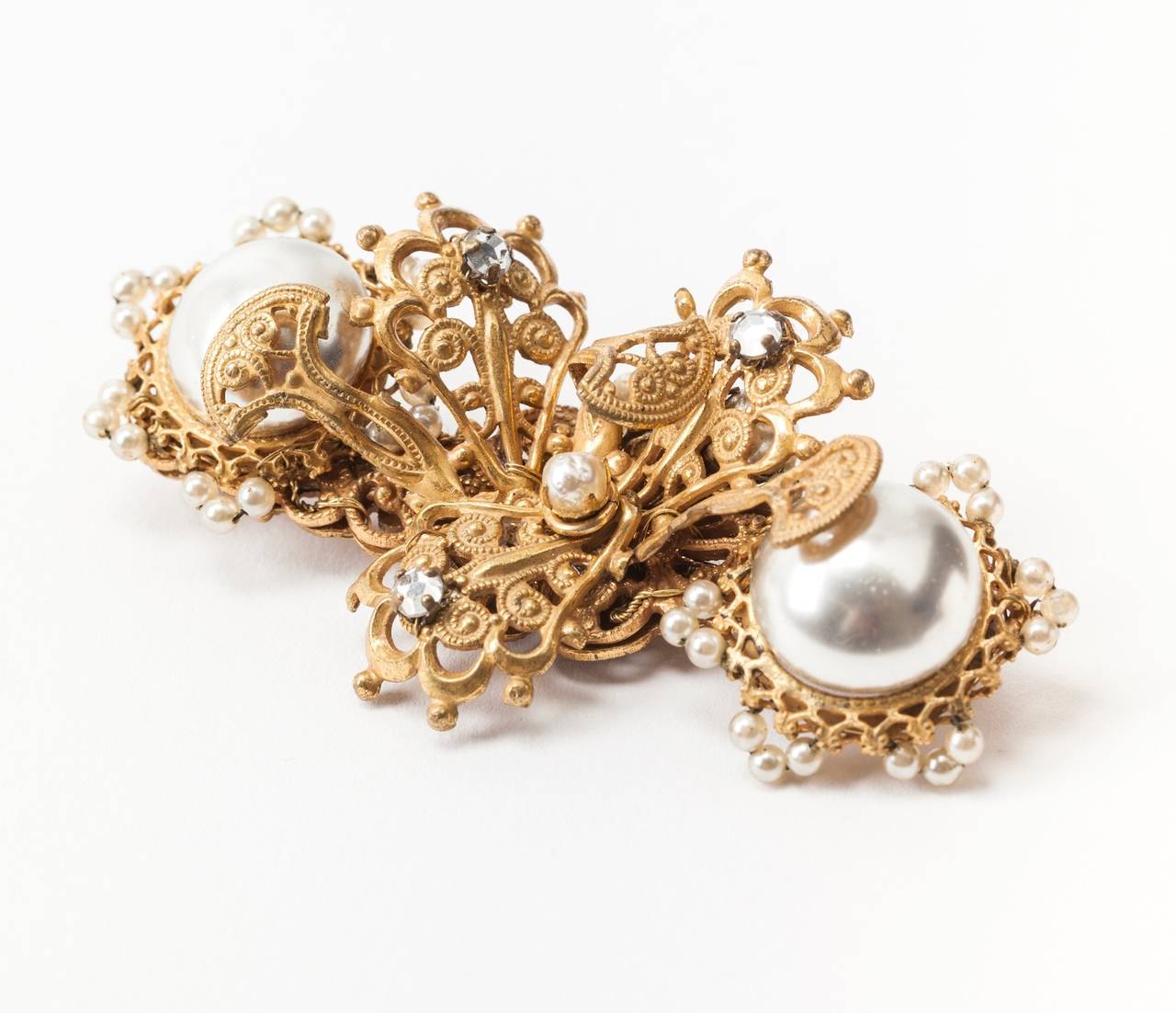 Miriam Haskell signature Russian gilt, filigree Revivalist style brooch of faux smooth and baroque pearls and rose monte crystal stones. 1950's USA.
Excellent condition.  L 3