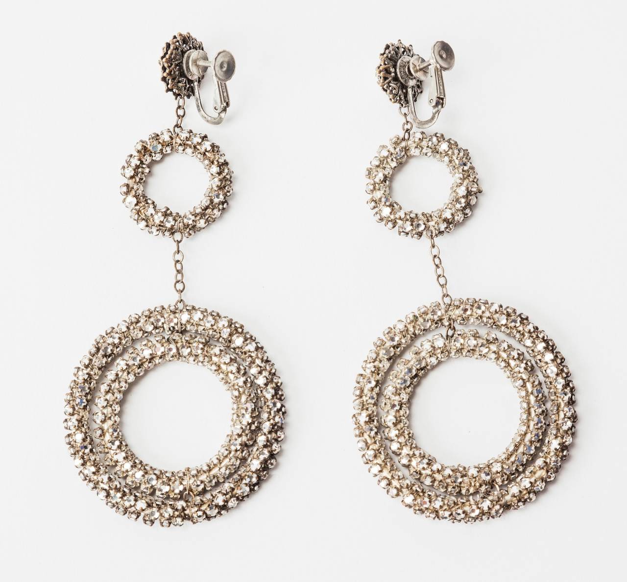 Miriam Haskell, boucles d'oreilles longues créoles Gyroscope en diamants Excellent état - En vente à New York, NY