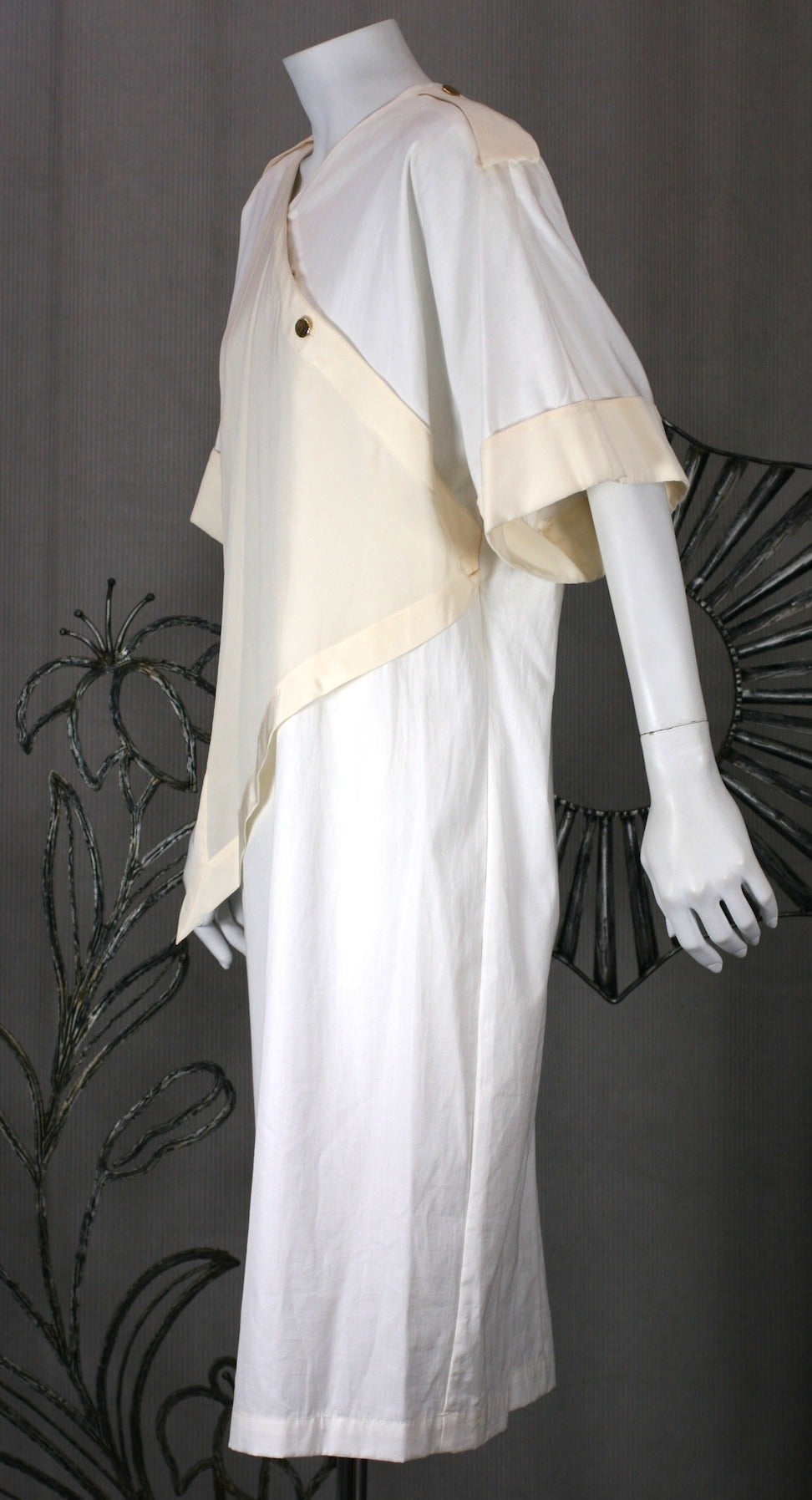Gänseblümchenfarbenes Sommerkleid aus Baumwoll-Poplin von Versace (Grau) im Angebot