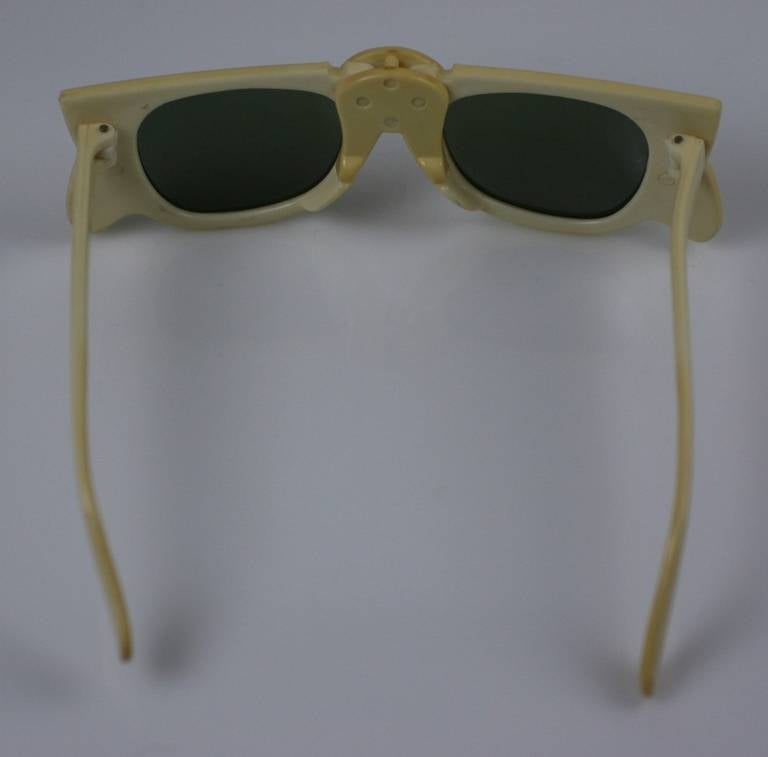 Celluloid-Sonnenbrille mit Klappverschluss, 1950er Jahre (Braun) im Angebot