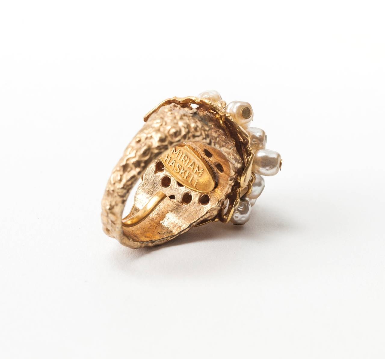 Anello con frangia di perle Miriam Haskell In condizioni ottime in vendita a New York, NY