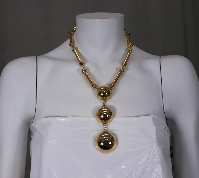 Mod Gilt Dome Pendant Necklace In Excellent Condition For Sale In New York, NY