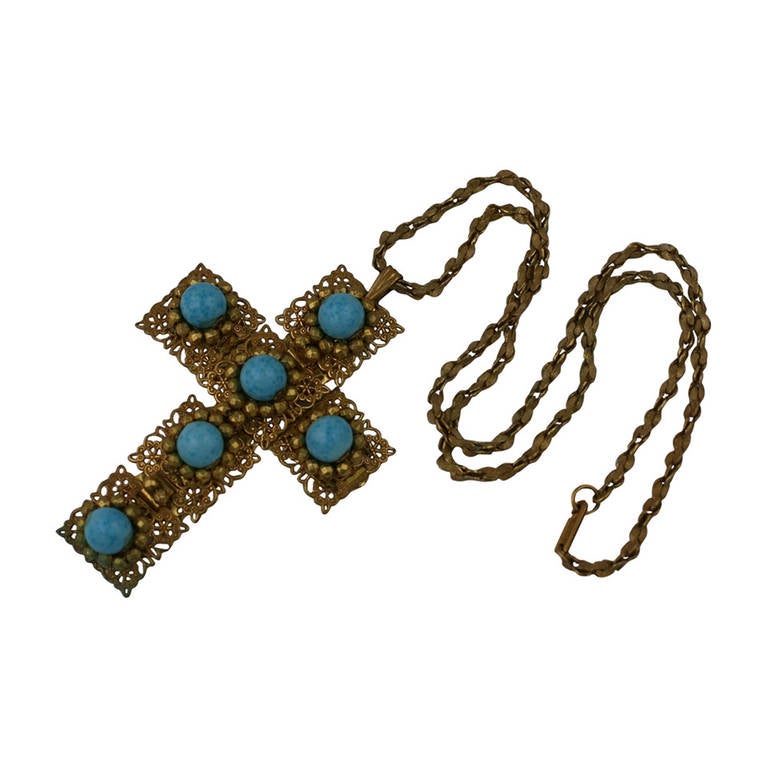 Miriam Haskell, collier à pendentif croix en pâte de verre et turquoise en vente