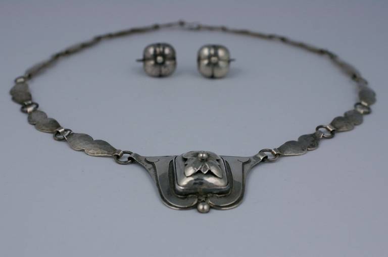 Unusual Gorham Arts and Crafts Suite in sterling silver. Hand hammered links are used for both the bracelet and necklace.
The necklace has a center 