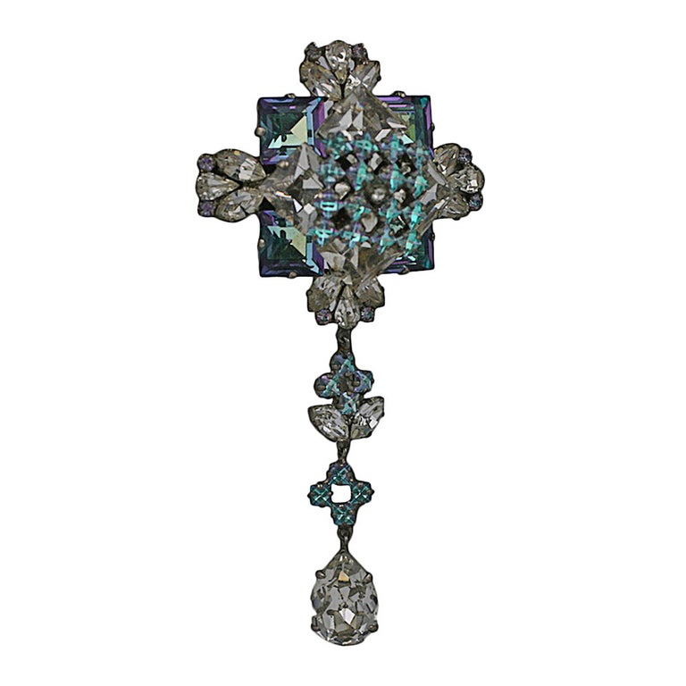 Depose brooch hot sale