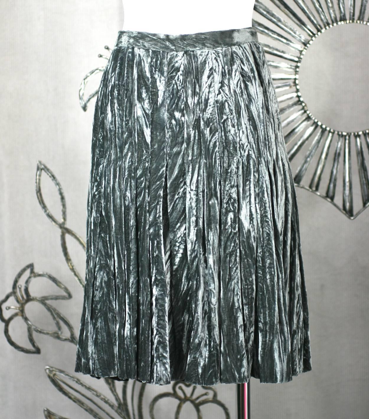 Yves Saint Laurent Mini-Kilt aus Samt mit Schlaghose (Grau) im Angebot