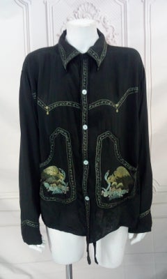 Chemise rétro en rayonne à nouer sur le devant, avec broderies