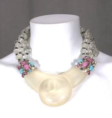 Collar inusual de Lucite, Les Bernard