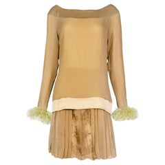 Conjunto de falda con puños de plumas de Valentino, otoño-invierno 1994