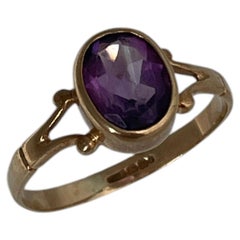 Antique Edwardian 9K Gold Oval Amethyst Bezel Set Solitaire Ring, c. 1910s