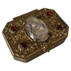 Estuche francés de los años 30 para rosarios, de estilo Art Déco y latón, con un cabujón de cristal con una rosa y una cruz