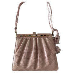 Borsa a tracolla vintage Judith Leiber in pelle rosa goffrata effetto lucertola, anni '80 circa