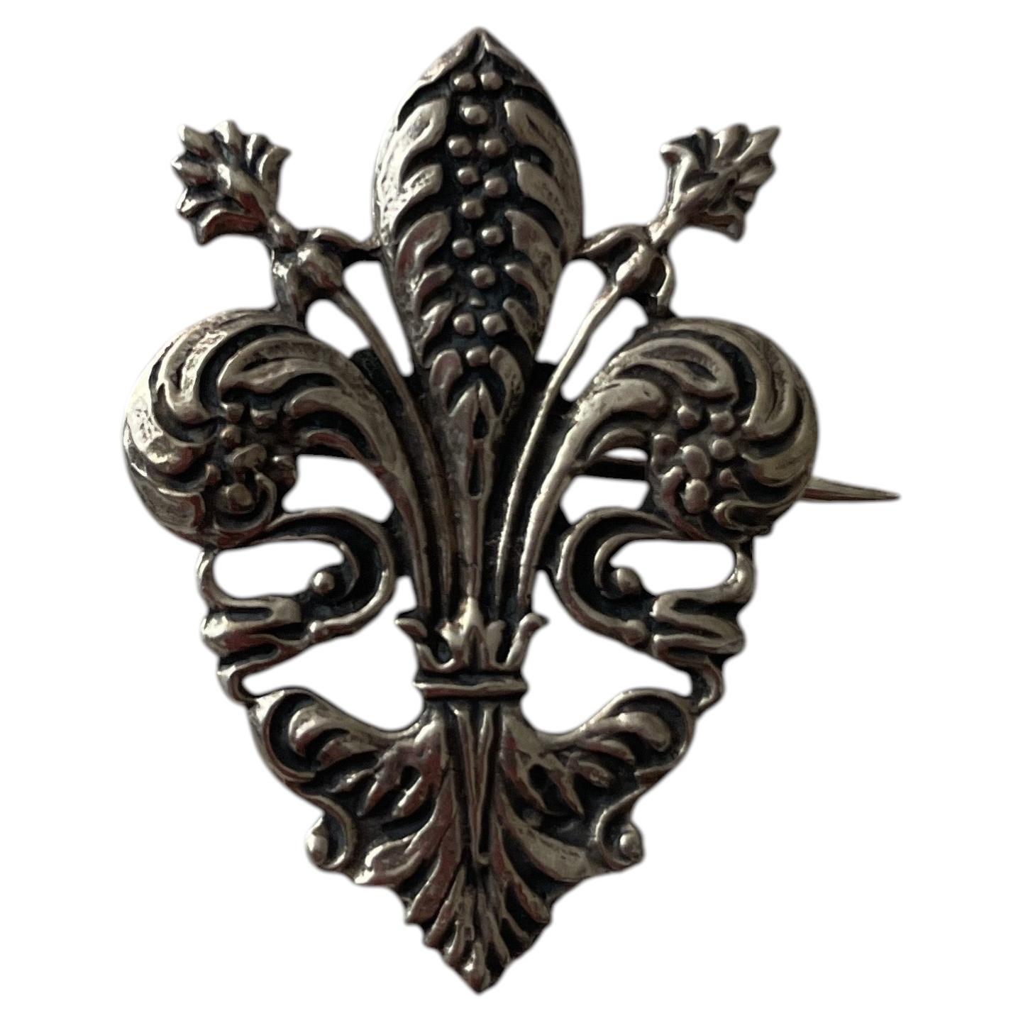 When were C clasps used on brooches?