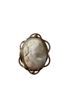 Victorian Hand-Carved Shell Cameo Portrait Brooch in Scalloped Wire Frame C.1890