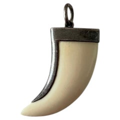 Collier vintage avec pendentif en argent sterling 925 en forme de défense de corno, imitation ivoire