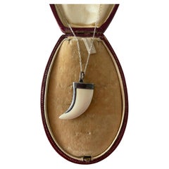 Collier vintage avec pendentif en argent sterling 925 en forme de défense de corno, imitation ivoire