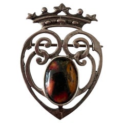 c. 1950s Vintage Scottish Crowned Heart Luckenbooth Agate Glass Brooch