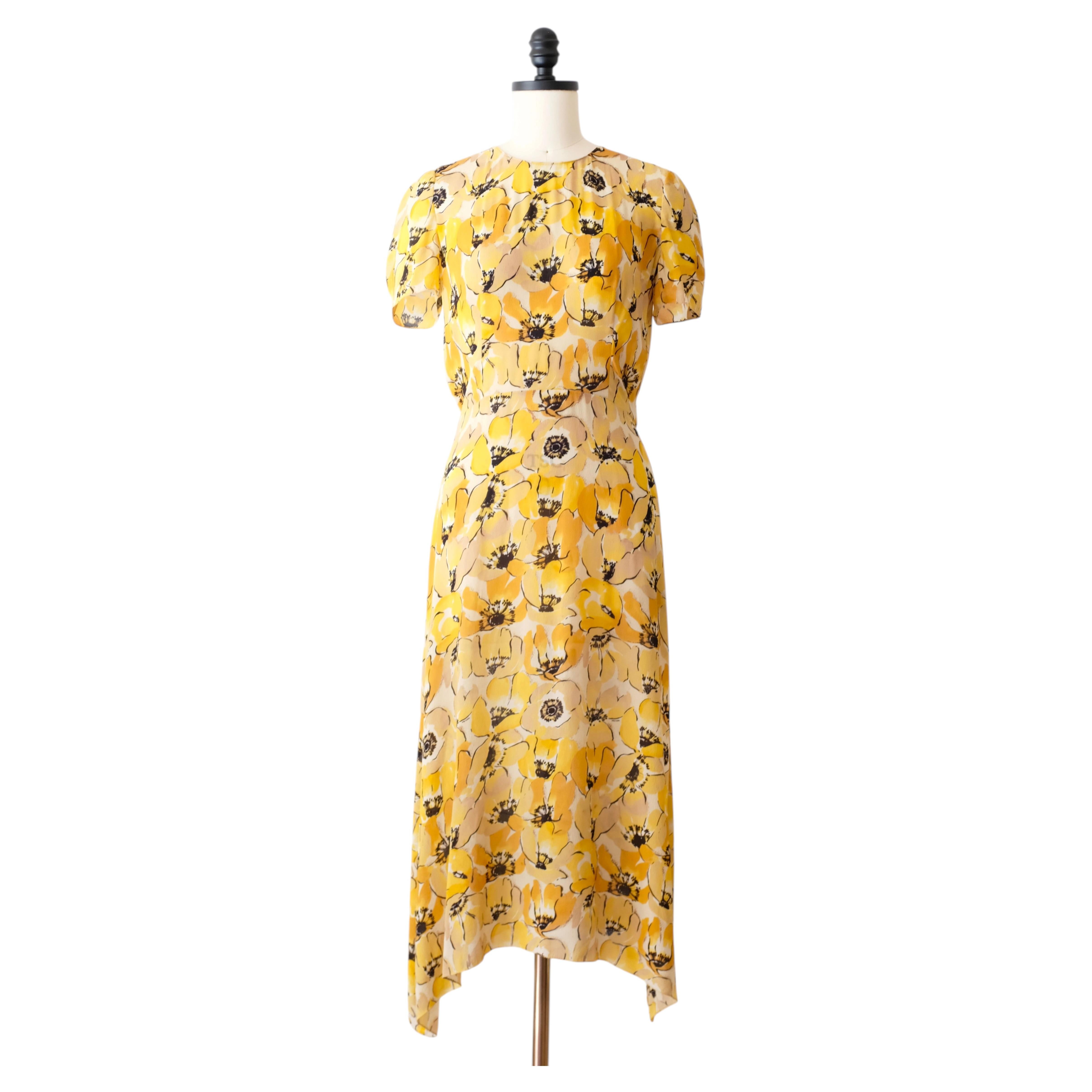 Vestido midi de seda amarillo con estampado de amapolas de Prada, colección Otoño-Invierno 2000 (talla S)