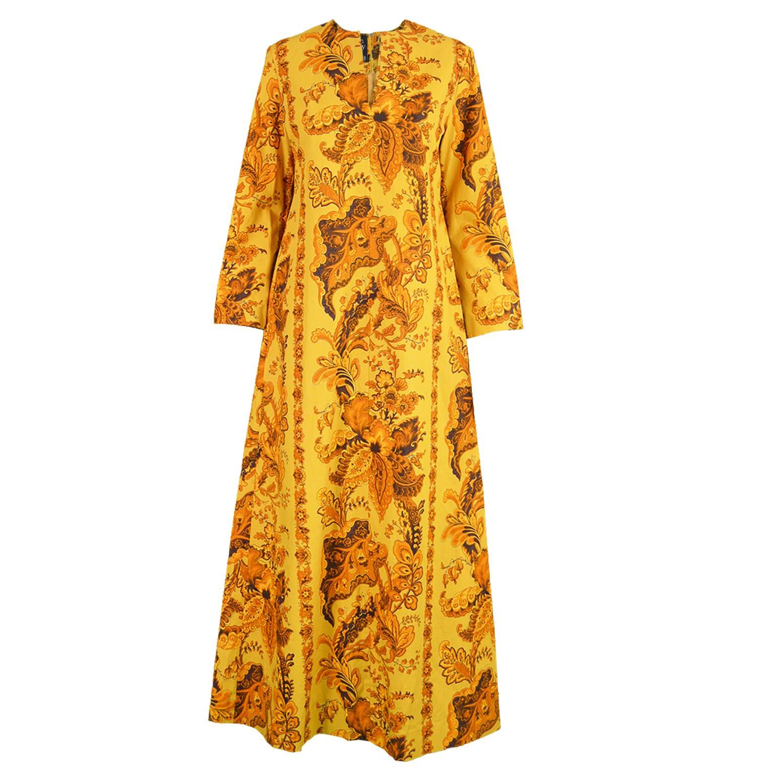 An absolutely stunning vintage women's dress from the late 1960s by genius and iconic vintage designer, Janice Wainwright for Simon Massey, before she started her own label in 1970. Made with an incredible, vibrant, French fabric called 'La Paiva'