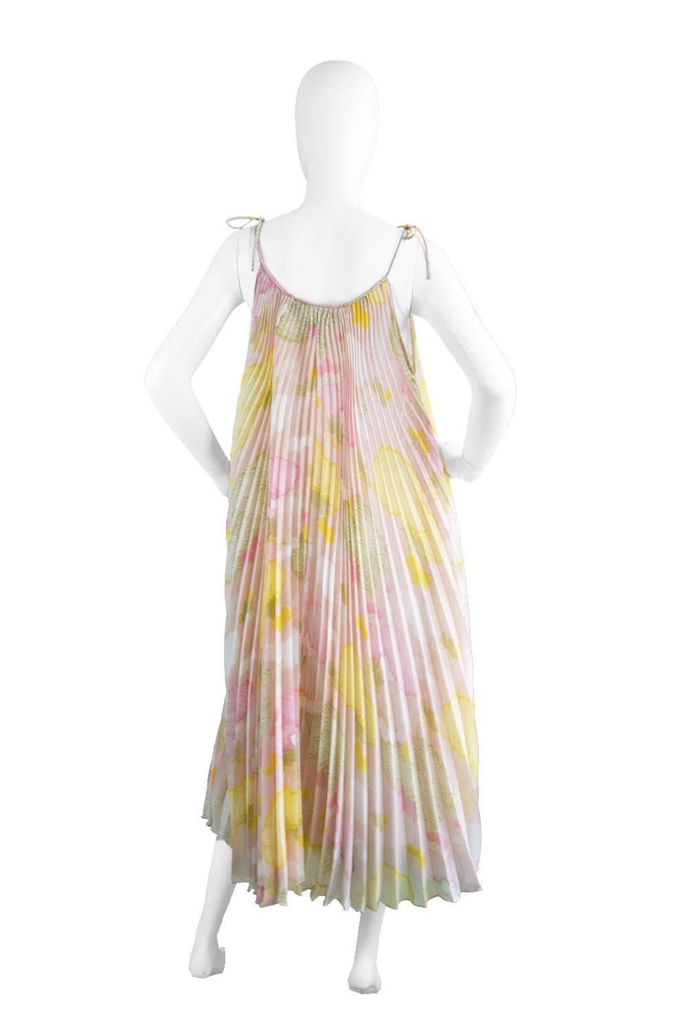 Vintage 1970s Yuki for Rembrandt Pastel Rainbow Pleated Tent Dress In Excellent Condition For Sale In Doncaster, South Yorkshire