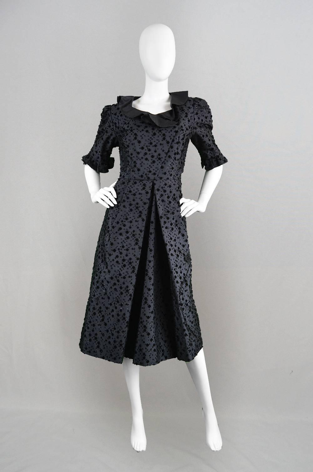 An elegant and sophisticated vintage couture dress from the 1960s by Roger Brinés. An incredible tailor, the French born Roger Brines worked for Digby Morton during the 40s and 50s, before opening his own couture house in London in 1965. In a