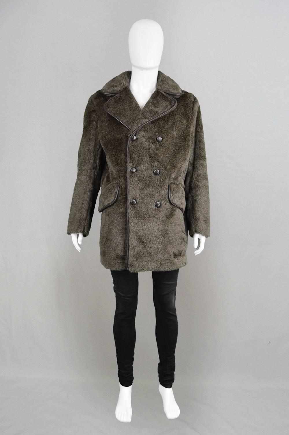 An absolutely amazing and super rare vintage mens faux fur coat from the 70s by classic British label, BHS (back when they were more fashion forward). In a soft fake fur, it is really hard to find original men's faux fur coats from the seventies, a