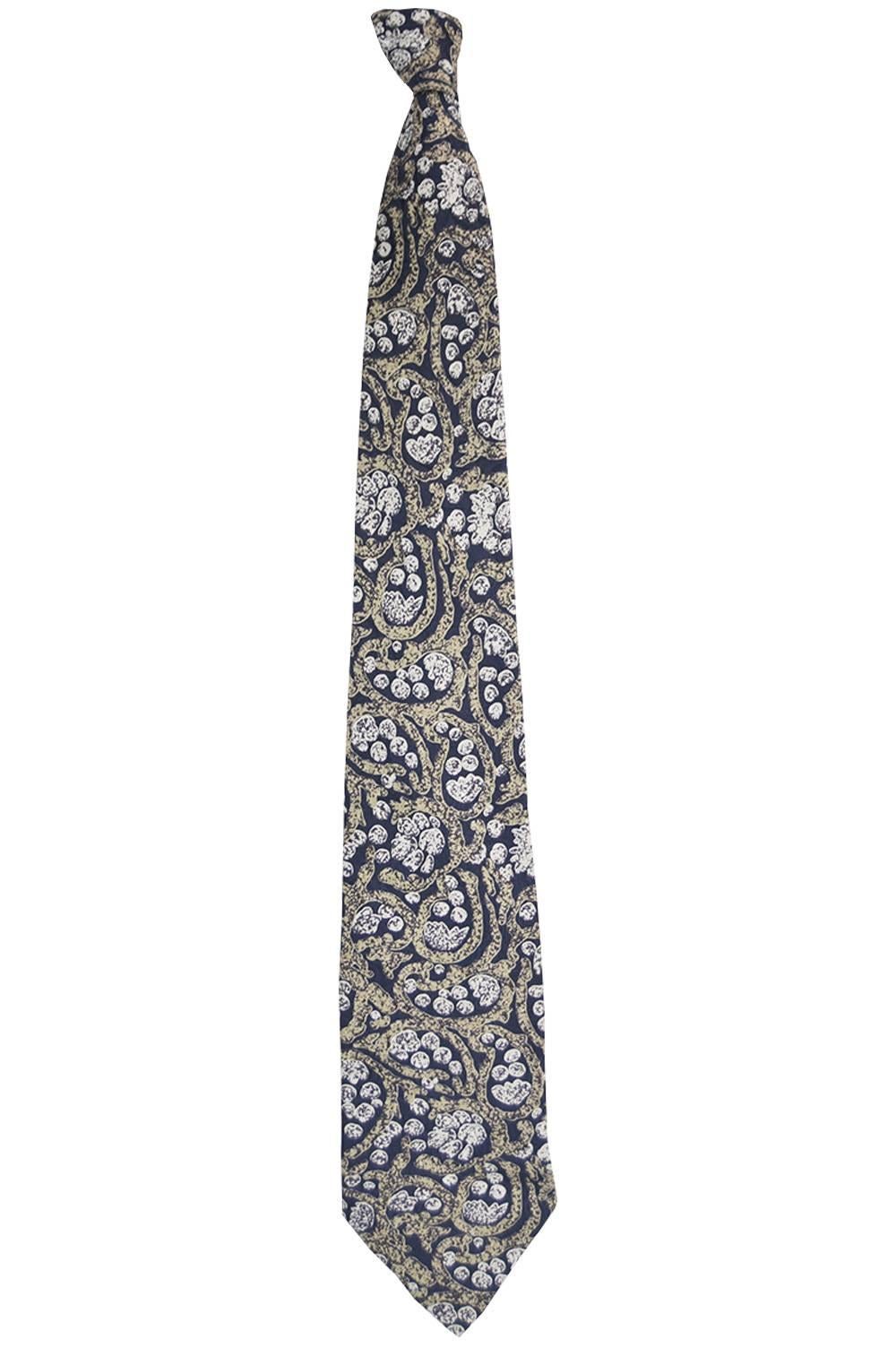 An elegant and classic mens silk tie from the 80s by luxury French fashion house, Pierre Balmain. With an abstract paisley print on a pure silk fabric, this would suit a man with character and a classic style and would make the perfect gift for him.